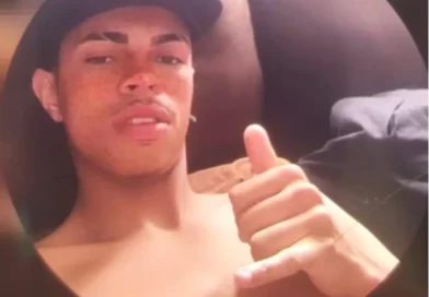 Rapaz assassinado na garagem do supermercado Coelho Diniz em Manhuaçu